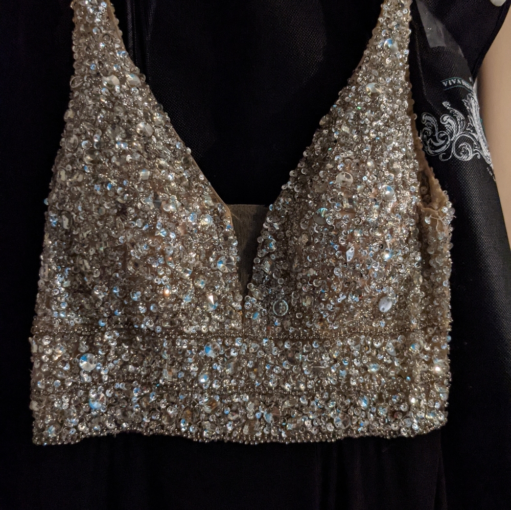 Formal dress - Picture 3 of 10